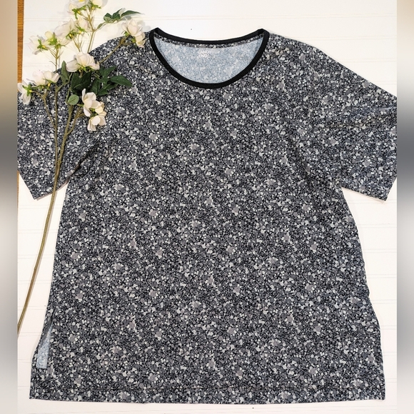 Lands' End Gray Floral Eoven Quick Dry Short Sleeved Top - Picture 1 of 3